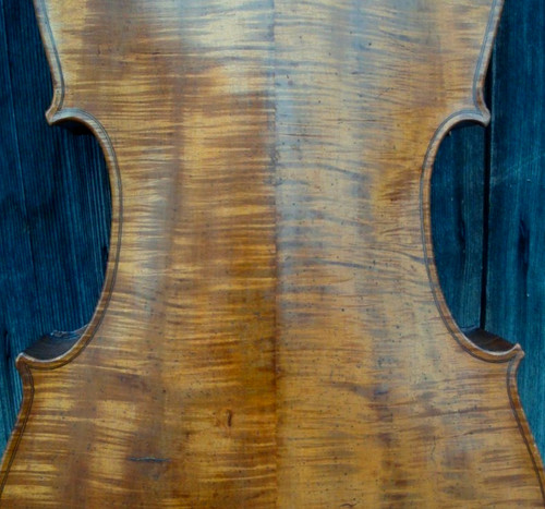 Violoncello costruito intorno