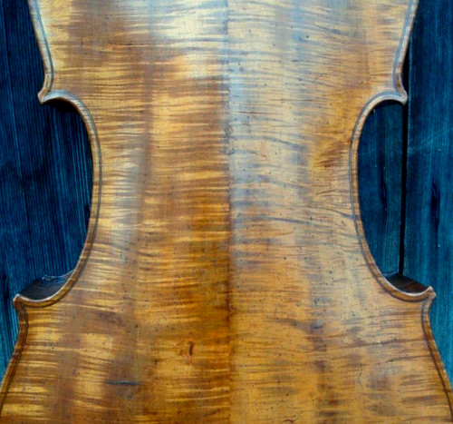 Violoncello costruito intorno